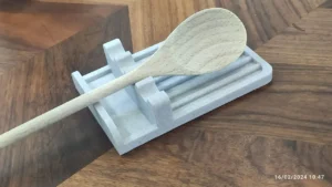 Kitchen spoon holder